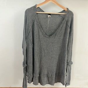 We The Free Oversized Gray Raw Hem Long Sleeve Waffle Knit Thermal Shirt Size XL